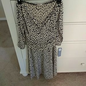 London Times- 6P leaf pattern dress